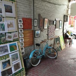 Martello Alley - The alley entrance and iconic blue bicycle