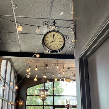 Platform 909 - Inside decor - Coffee & Tea Near Me - Chino Hills, California