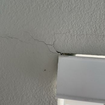 Windsor Ridge - Windows in dining area! Leaks!! - Apartments Near Me - Austin, Texas Windsor Ridge - Windows in dining area! Leaks!! - Apartments Near Me - Austin, Texas