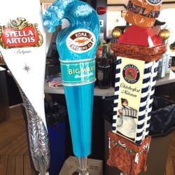 Ten Peaks Umbrella Bar - At least there's one German beer!