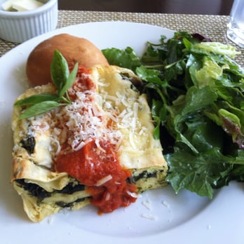 Adora Inn - Lunch - Bed & Breakfast Near Me - Mount Dora, Florida