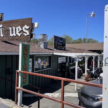 Creekside Garden Cafe - Enter ourside - Breakfast & Brunch Near Me - Cambria, California