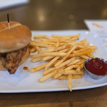 Ruby Slipper Central Business District - Hot honey chicken - Breakfast & Brunch Near Me - New Orleans, Louisiana