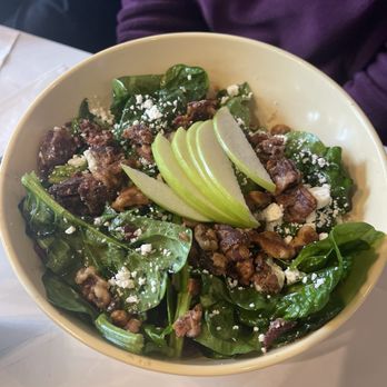 Kasa Restaurant & Taphouse - Salad with bacon and walnuts - Cocktail Bars Near Me - Spokane, Washington Kasa Restaurant & Taphouse - Salad with bacon and walnuts - Cocktail Bars Near Me - Spokane, Washington