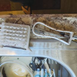 Utensil drawer had food particles and greasy residue Utensil drawer had food particles and greasy residue