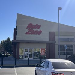 Auto zone - Front of store