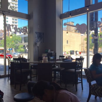 Rock'n Nails - Manicure station - Nail Salons Near Me - Chicago, Illinois