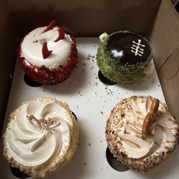 Isabella's Cupcakes & More - Cupcakes Near Me - Riverside, California