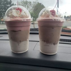 Mr Burger - Beautiful looking neapolitan shakes!