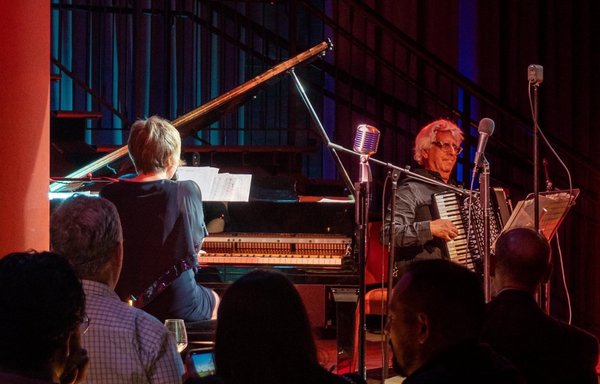 Chelsea Table & Stage by null