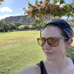 Beach Sunset Yoga Hawaii - Waikiki - Diamond Head in the background