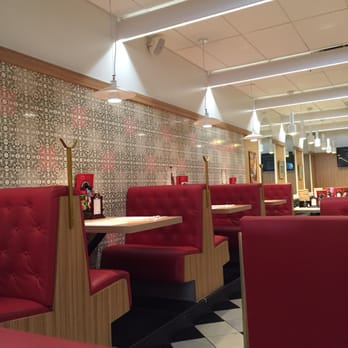 Mister Steer - Clean and comfy booths - Burgers Near Me - Montreal, Quebec
