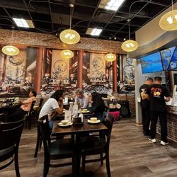 四姐 Noodle Express - Indoor sitting area