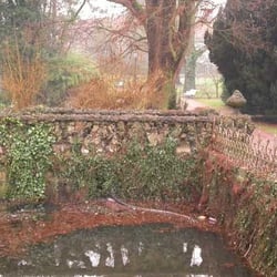 Schlosspark - Das Wasser im Schloßpark...