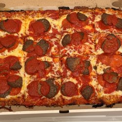 Twin's Pizza - Large 'Roni & Meatball