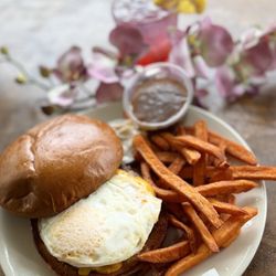 Mainstream Bar and Grill