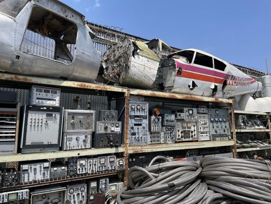 Apex Electronics/Apex Surplus Corporation by null