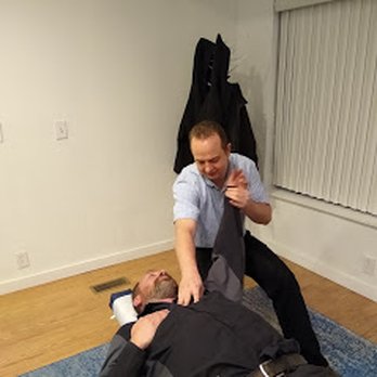 ReFlex Chiropractic - Dr Thayn Treating a Shoulder Injury - Chiropractors Near Me - Lehi, Utah