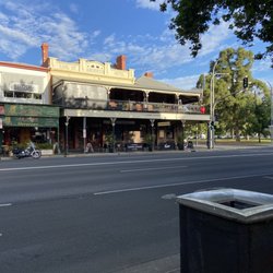 Coopers Alehouse at the Earl - The building