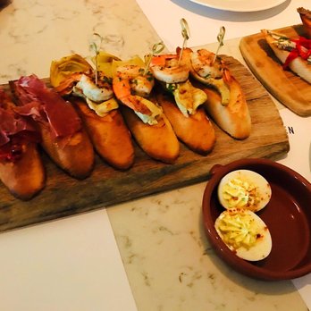 Anchor & Den - Thursday nights are my favorite! Live music, Happy hour never tasted so good! - Comfort Food Near Me - Grand Cayman, Florida