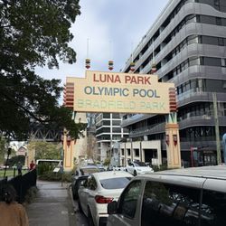 Luna Park Sydney - Walking from Milsons Point