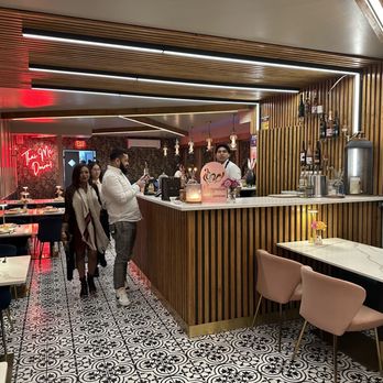 Nur Thai - Bar and seating - Thai Near Me - Astoria, New York