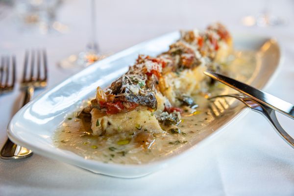 Resto L'Antoinette French American Bistro by null