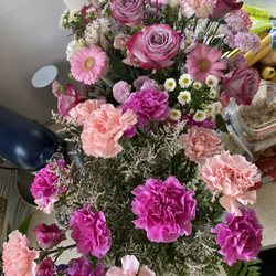 Lincolnway Flower Shop & Greenhouses