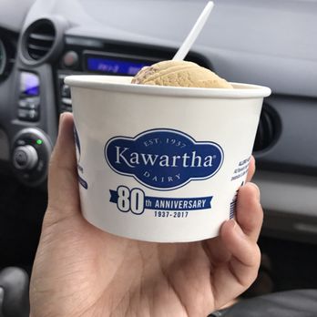 Kawartha Dairy - a hand holding a cup of ice cream - Ice Cream & Frozen Yogurt Near Me - Lindsay, Ontario Kawartha Dairy - a hand holding a cup of ice cream - Ice Cream & Frozen Yogurt Near Me - Lindsay, Ontario