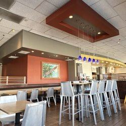 Habit Burger & Grill - Dining room