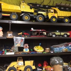 Cappleman's Antiques & Collectibles - Great variety of old Tonka toys.