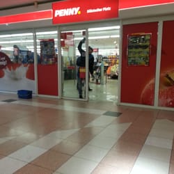 Penny - Hier werden gerade die Fenster gereinigt.