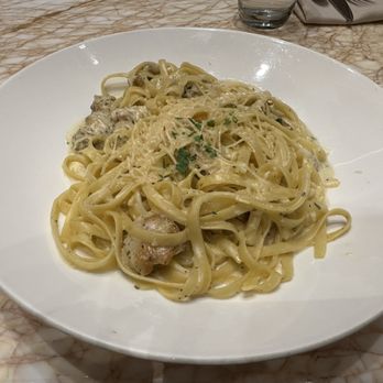 Biscotti's - Fettuccine Alfredo with Chicken - Cafes Near Me - Reno, Nevada