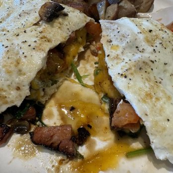 Koa Pancake House - Koa Omelette with extra mushrooms add tomatoes - Breakfast & Brunch Near Me - Honolulu, Hawaii