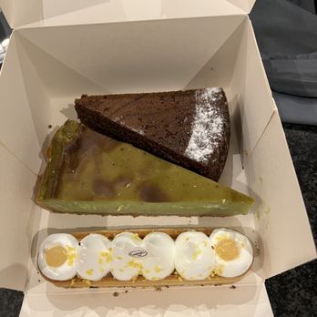 Maison Carton - Lava cake, pistachio flan and the unbelievably delicious lemon meringue tart - Bakeries Near Me - Paris, 75