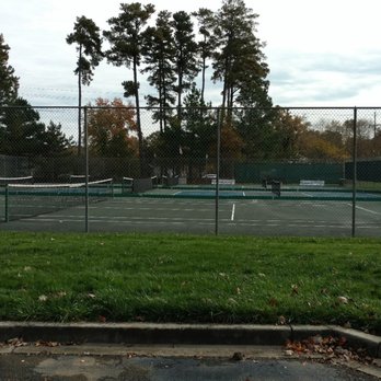 Oyster Bay - Tennis and pickleball courts - Apartments Near Me - Dowell, Maryland Oyster Bay - Tennis and pickleball courts - Apartments Near Me - Dowell, Maryland