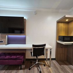 Travelodge by Wyndham Fullerton Near Anaheim - Guest room