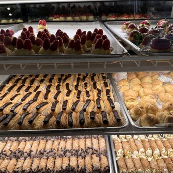 Veniero's - Miniature pastries - Bakeries Near Me - New York, New York