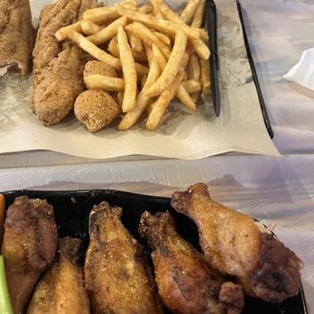 Seaholic - Cajun Style Wing and Catfish Basket - Seafood Near Me - Katy, Texas