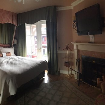 Spindrift Inn - Cannery Row Room with a Balcony - Hotels Near Me - Monterey, California Spindrift Inn - Cannery Row Room with a Balcony - Hotels Near Me - Monterey, California