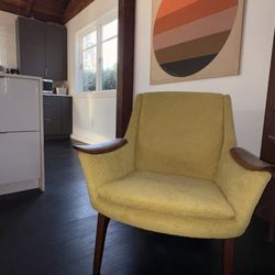 Interiors Made Eezzy - Adrian Pearsall midcentury chair