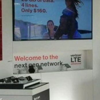 Verizon - Welcome to our place where you feel like your a number and staff is always RUDE - Electronics Near Me - Naples, Florida