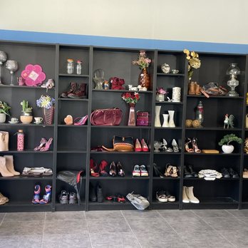 Goodwill SoCal Boutique / Donation Center - Community Service/Non-Profit Near Me - Temecula, California