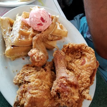 Metro Diner - Chicken and waffles - American Near Me - St. Augustine, Florida