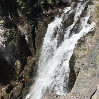 Kings Creek Falls down-and-back - Closeup of the falls - Hiking Near Me