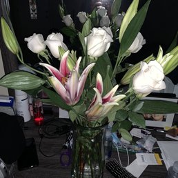 The flower did not come in a vase. I buy flowers weekly so I have many vases to interchange.
