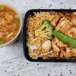 Wah Mee Restaurant - Hot & Sour Soup. Hunan Chicken.