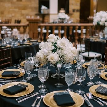 Floral Events - Low floral centerpiece - Florists Near Me - Houston, Texas Floral Events - Low floral centerpiece - Florists Near Me - Houston, Texas