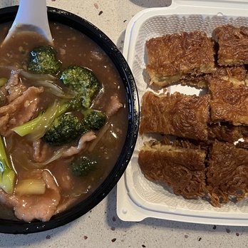 Lucky Box Restaurant - Beef Broccoli with cake noodles (noodles were overcooked) - Chinese Near Me - Honolulu, Hawaii