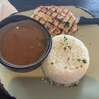 Sazón Cocina Criolla - Pechuga plancha con arroz y habichuelas - Seafood Near Me - Bayamón, Puerto Rico Sazón Cocina Criolla - Pechuga plancha con arroz y habichuelas - Seafood Near Me - Bayamón, Puerto Rico